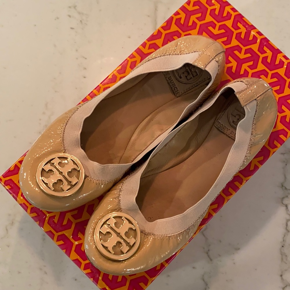 Tory Burch Reva style patent leather ballet flats